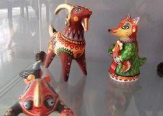 Экспозиция писанок и народных игрушек